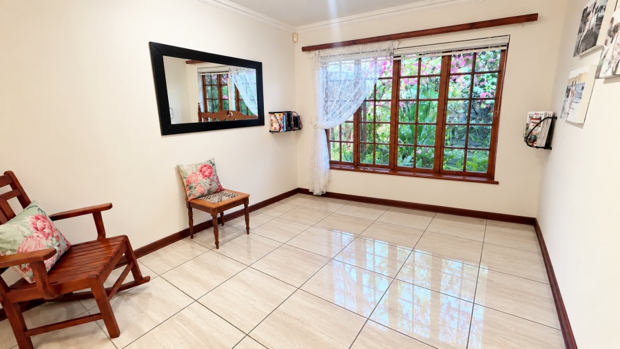4 Bedroom Property for Sale in Langenhovenpark Free State